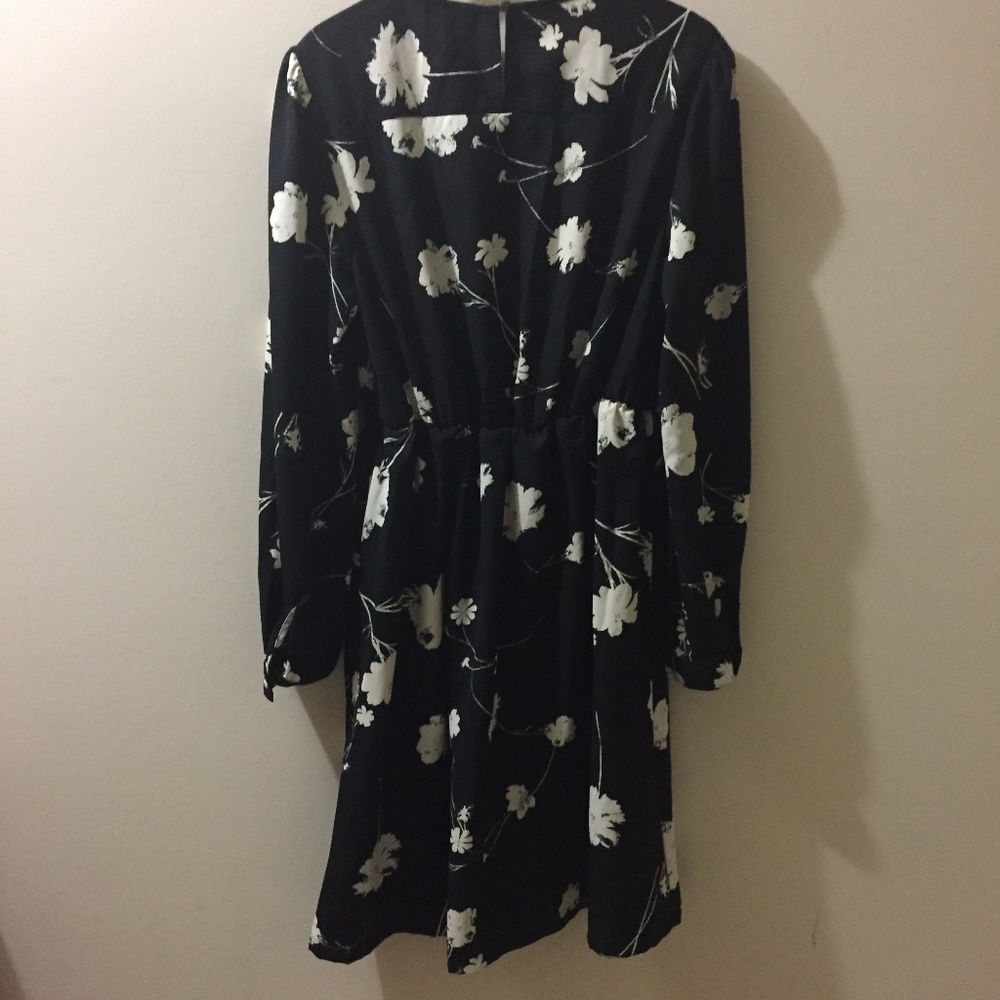 Dress - Picture 2 of 5